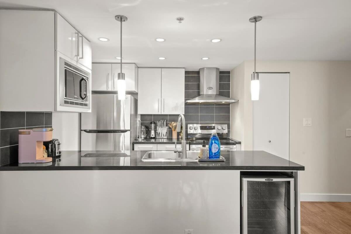 Dazzling Condo By Stadium Downtown With Free Parking Vancouver Exteriör bild