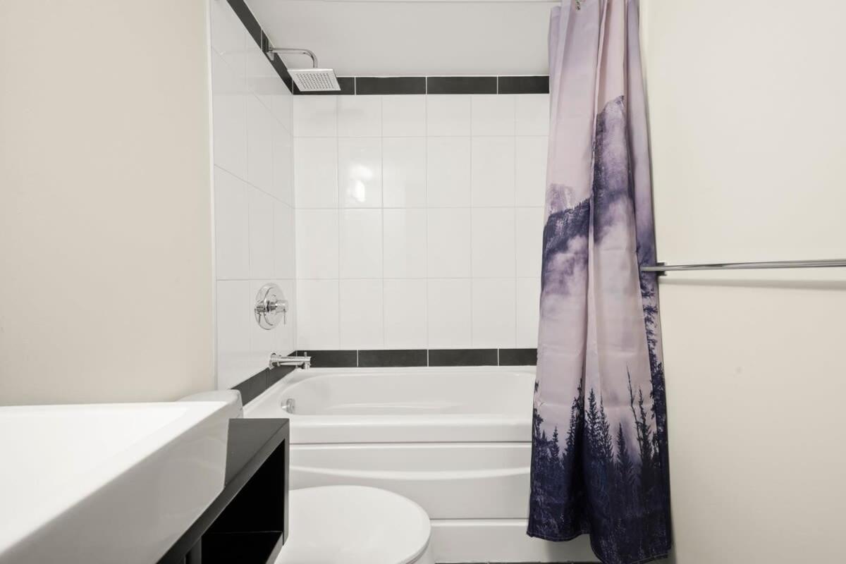Dazzling Condo By Stadium Downtown With Free Parking Vancouver Exteriör bild